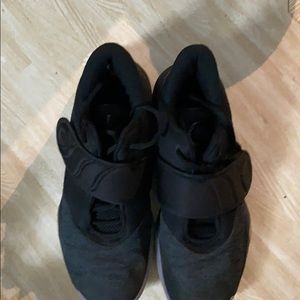 Kevin Durant Basketball sneakers size 7.5